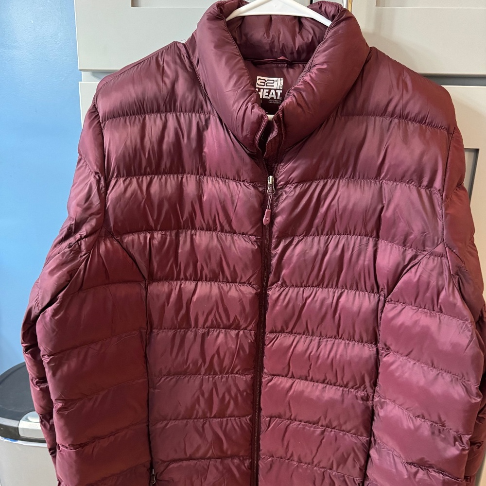 Women’s down puffer jacket.